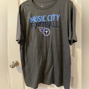 XL Titans. T-Shirt. Gray.
